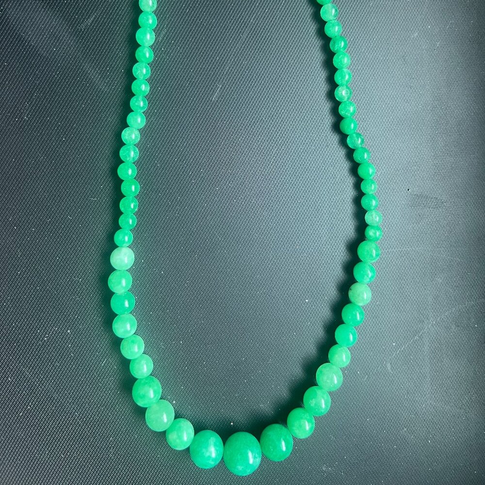Beautiful green gemstone necklace
